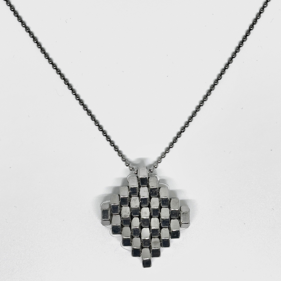 Stunning pendant in silver