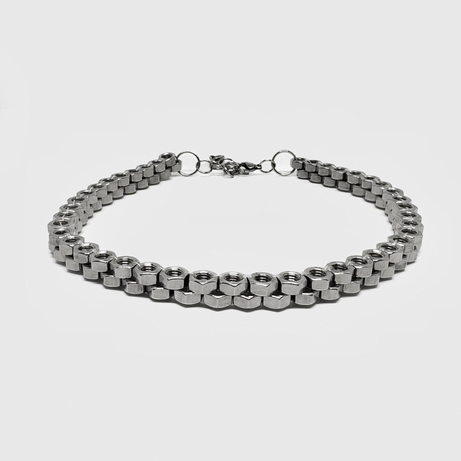 Elegant choker necklace in silver